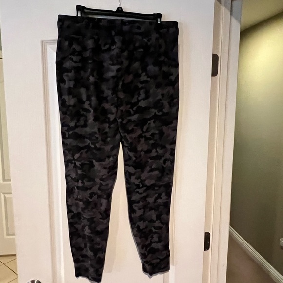 Lululemon fleece jogger - Picture 2 of 4